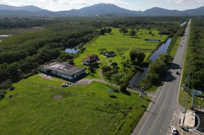 Galpão com área ampla para o seu negócio em Jurerê, Florianópolis