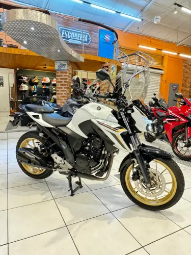 YAMANHA F25 CONECT