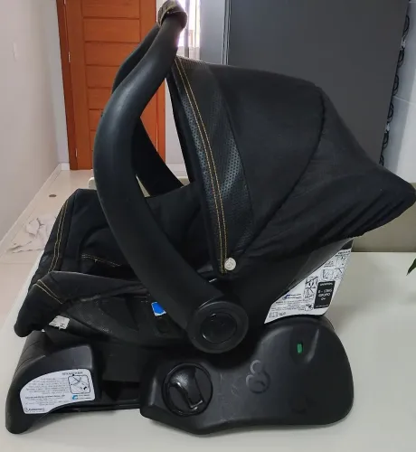 Bebê conforto completo com base veicular