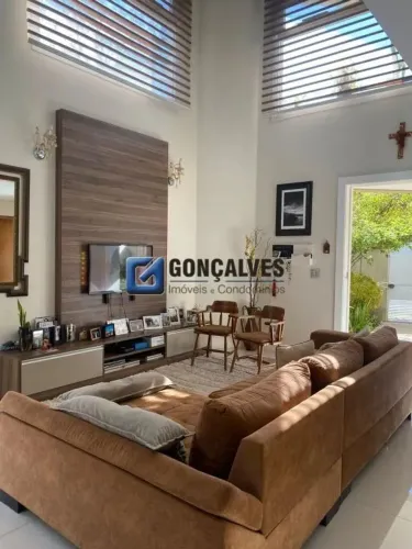 Casa Residencial à Venda em Jardim São Caetano - 4 Quartos, 3 Suítes, Piscina