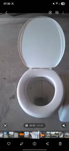 Um vaso sanitário