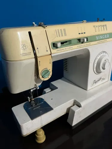 Singer Precisa Plus máquina de costura doméstica eletrônica