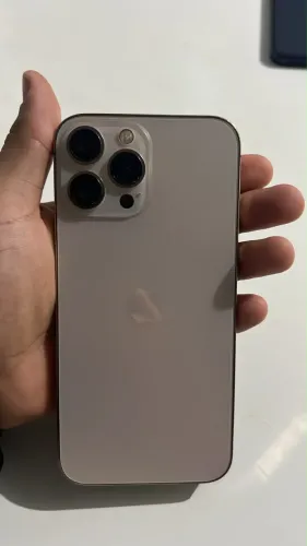 Vende-se IPhone 13 Pro Max com levemente trincando, preço em conta pra vender logo