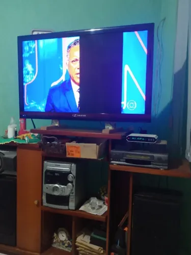 Tv 42 polegadas "H- Buster" (não é smart).