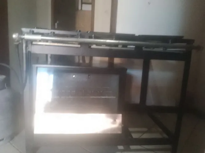 Fogão a gás industrial de 6 bocas com forno em Igarassu fone de contato *