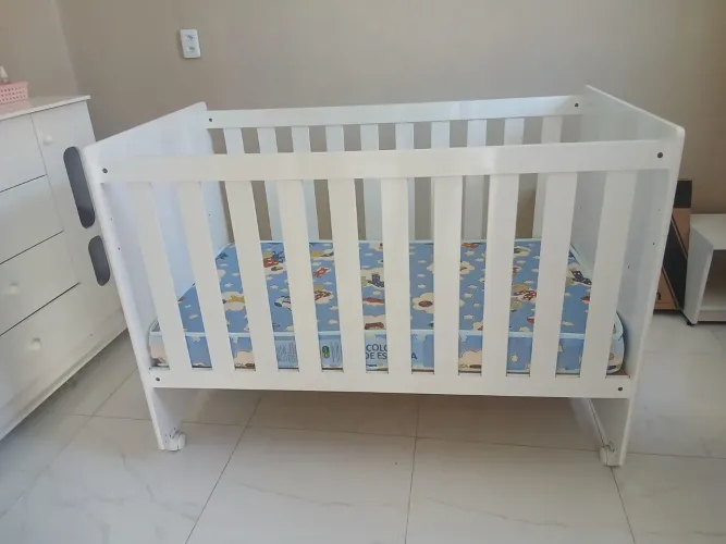 Vendo Berço novíssimo, aceito ofertas.