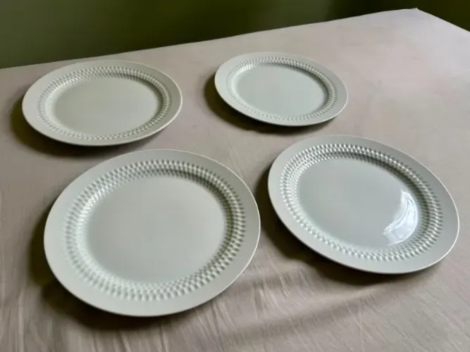 4 pratos rasos brancos 26 cm em excelente estado