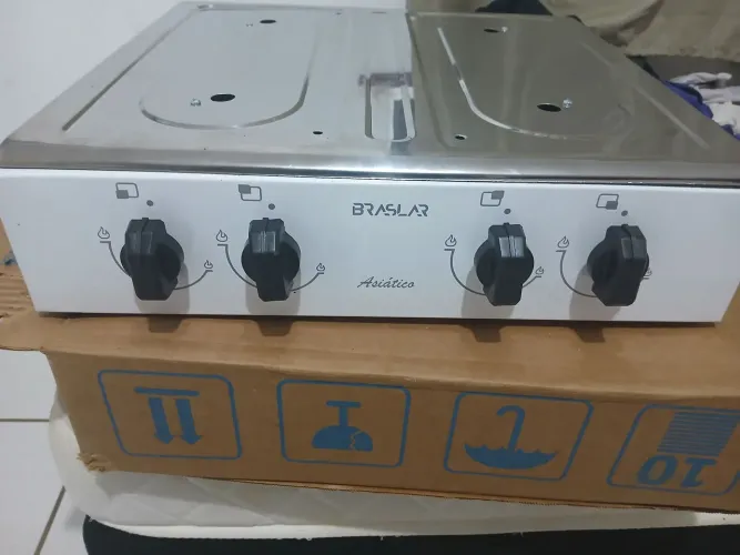 FOGÃO A GÁS QUATRO BOCAS
