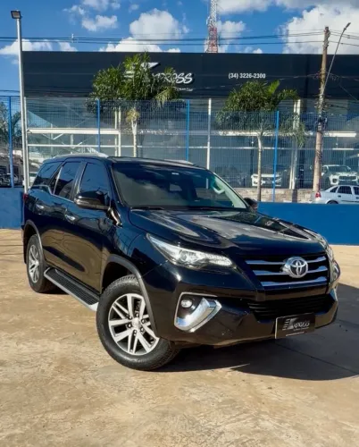 Toyota Hilux SW4 SRX 4X4 2.8 TDI 16V Dies. Aut. 2018
