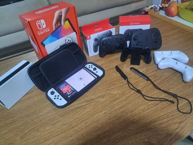 Kit Nintendo Switch OLED DESBLOQUEADO + Pro Controller + Gamepad + Case