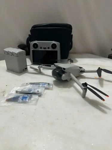 Drone DJI Mini 3 + Fly More Combo + Pack extra de baterias - Impecável