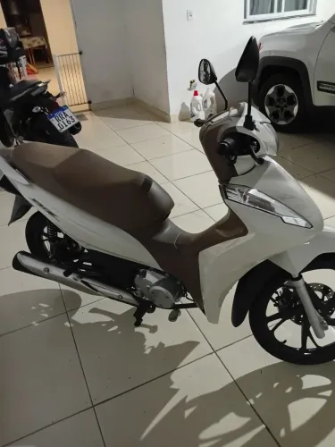 Honda biz 125 ex , novinha apenas 1000 km . 