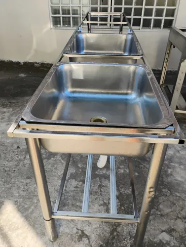 Pia industrial de inox com duas Cubas