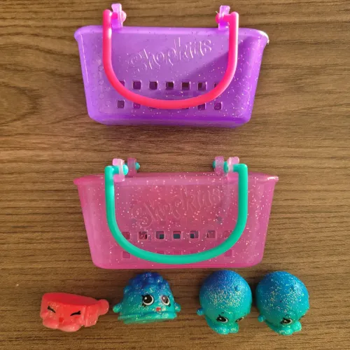 Lote com 4 Shopkins Ultra Raros + 2 cestas