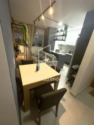 Apartamento À venda de 2 dormitórios e 1 vaga em Santana