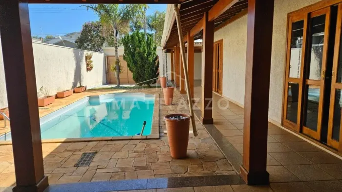 Casa térrea à venda com 3 quartos, no Jardim dos Ipês em Limeira/SP.