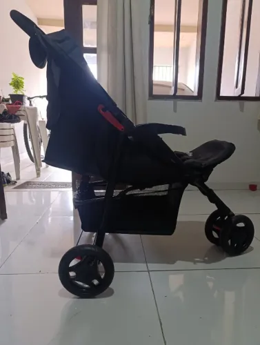 Carrinho de Bebê cosco 3 Rodas..