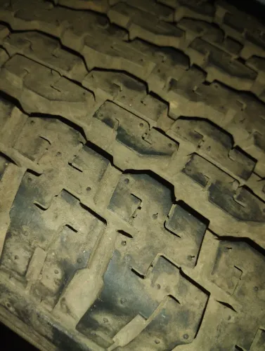 Pneu nunca usado tamanho 225 75 R15 Bridgestone