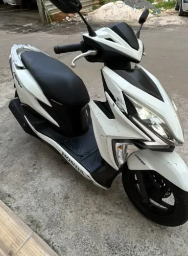 Moto elite apenas marcas de uso 