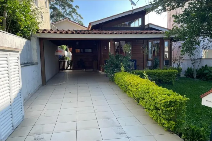 Casa à venda no Aruã