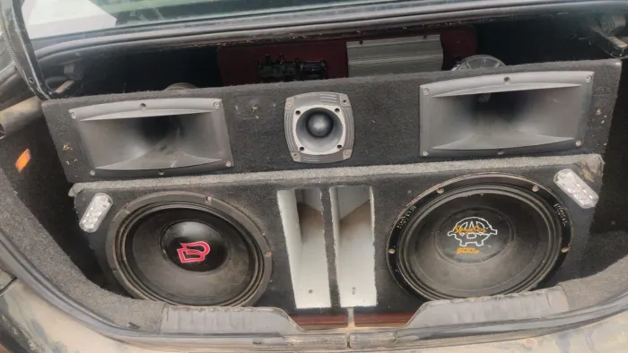 Som de carro, completo