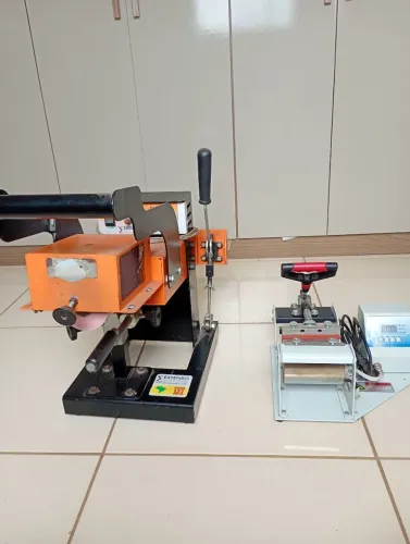 Vendo duas prensa térmica, uma para canecas e outro para copos 
