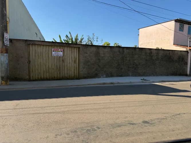 Lote centro de Queluzito