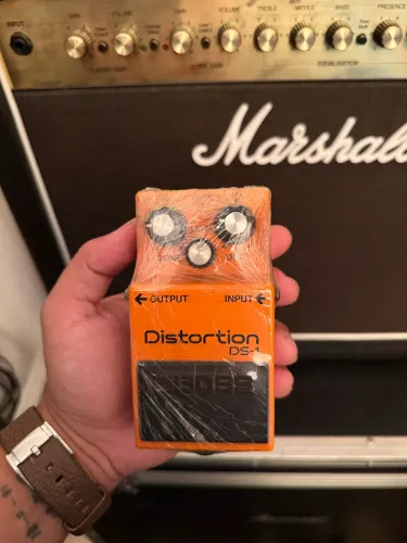 Pedal de distorção Boss DS1