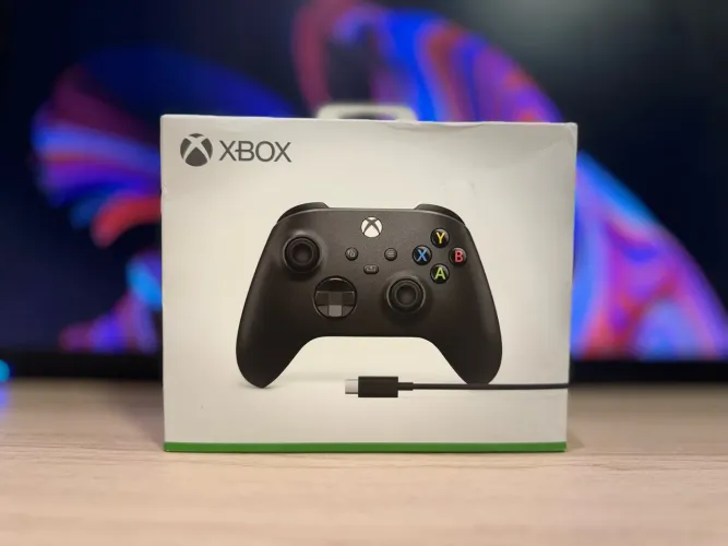 Controle Original Microsoft Xbox Carbon Black com cabo USB-C incluso | Novo e Lacrado