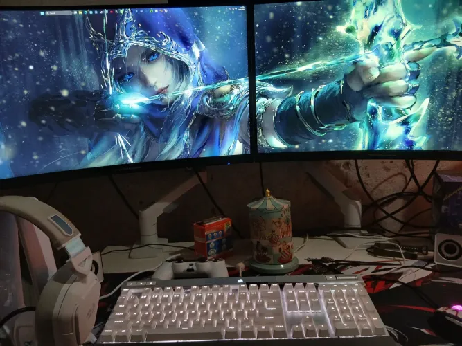 Dois monitores 27" 180 VA