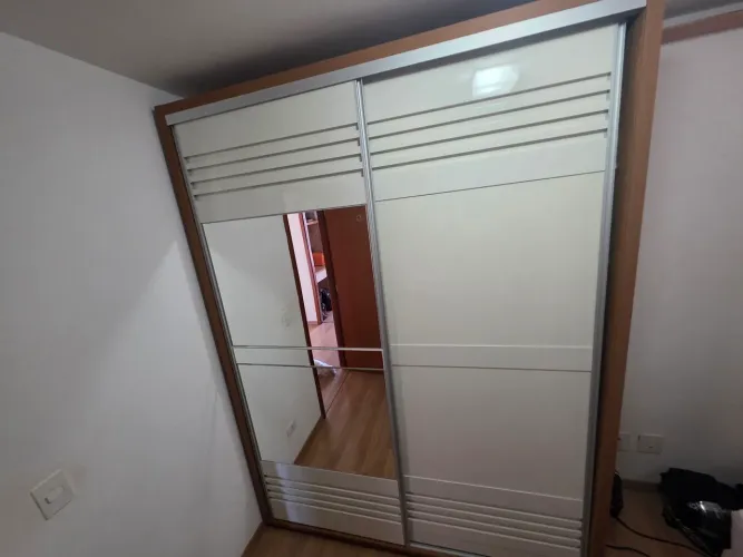 Guarda Roupa menos de 1 ano de uso