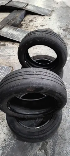 04 Pneus aro 15 185/60/15 meia Vida 