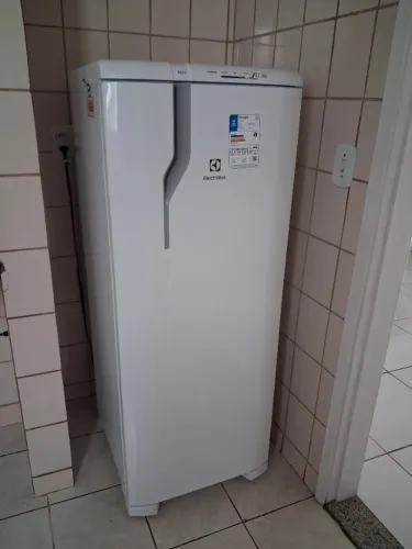 Refrigerador 240L Electrolux