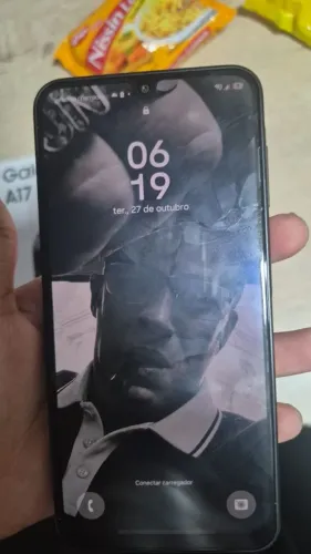 A17 comprei tem 2 semana n tem marca de uso está novo troco em poco 