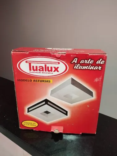 TRÊS LUMINÁRIAS NOVAS NA CAIXA