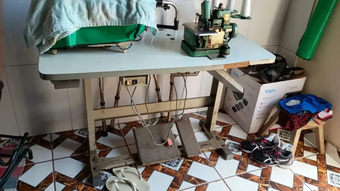 Máquina de Costura Overloque