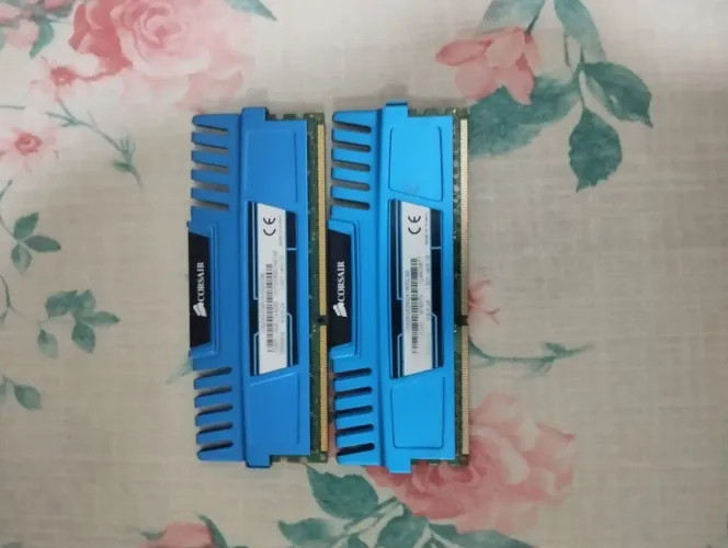 Memórias RAM DDR3 CORSAIR 2x4gb=8gb