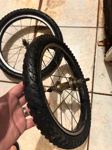 Vendo par de aro 16 para bike, completo 