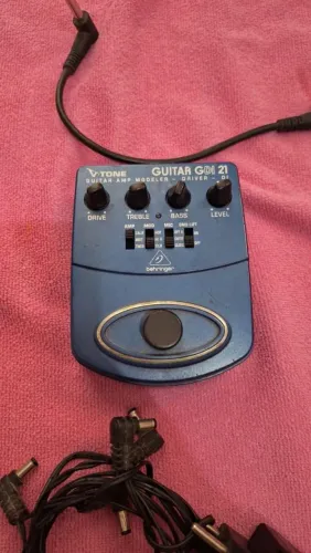 pedal gdi 21 behringer + fonte de padais