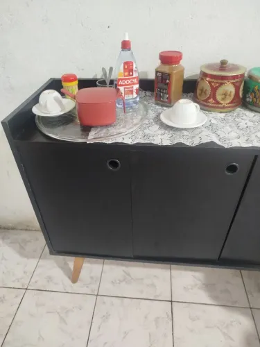 Aparador para espaço café na cor preta