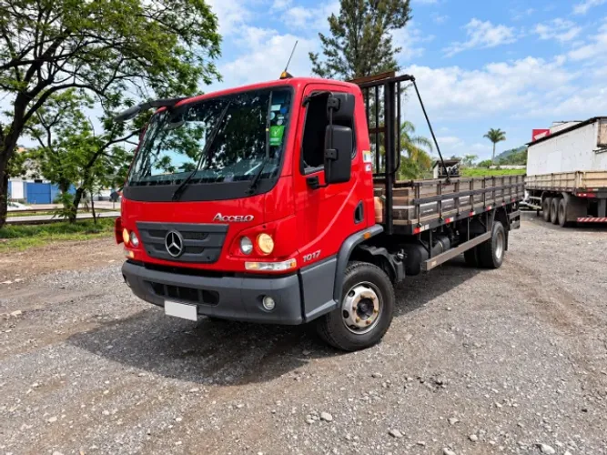 Caminhão 3/4 Mercedes-Benz Accelo 1017 - 2024 - Apenas 30.790 km