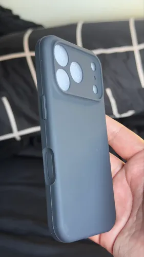 Capa iPhone 17 pro fechada na câmera e botão de câmera