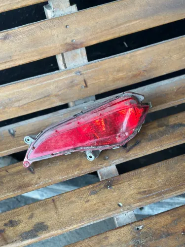 Lanterna refletor traseira Toyota YARIS 2018/2025