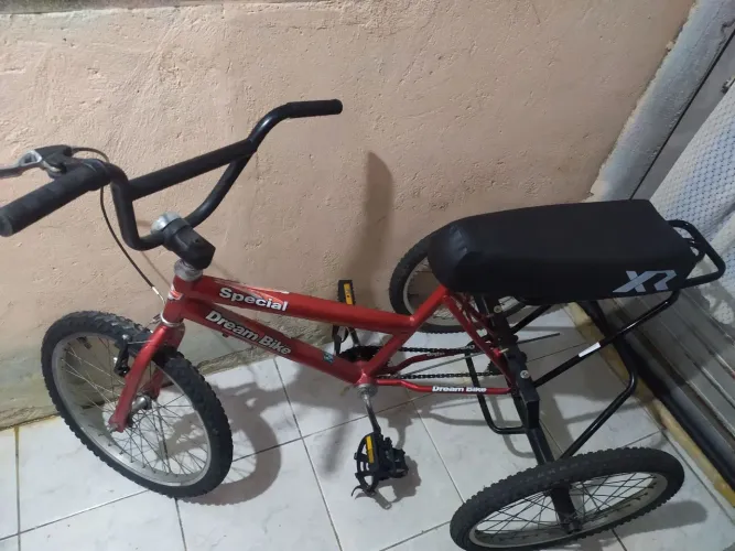 Triciclo aro 20 em perfeito estado
