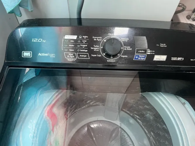 Máquina de Lavar Panasonic 12kg Titânio (NA-F120B5) - R$ 450