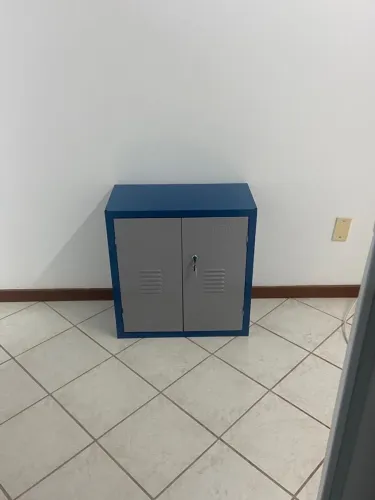 Armário de Aço Novo com 2 Portas e Chave