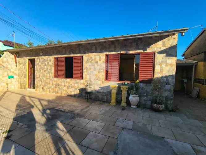 Casa com 3 dormitórios e 2 vagas, 150m² para alugar no bairro Santos Dumont/SL