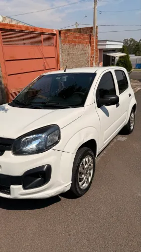 Fiat Uno Attractive 1.0 EVO Fire Flex 8V 5P 2021