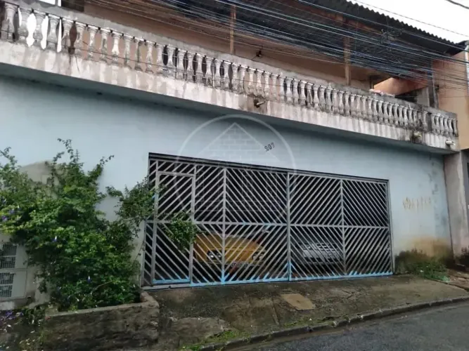 Vendo ótima casa para renda com 3 casas no mesmo quintal sendo um terreno de 333m² de área