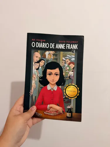 Livro em quadrinho O diário de anne frank